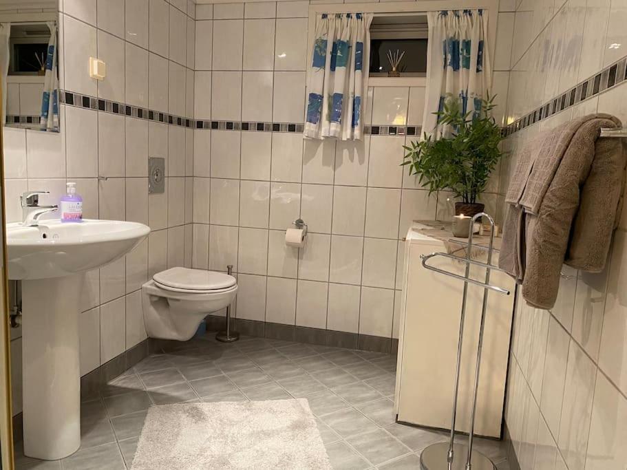 Leilighet Sentralt Til Sandefjord Og Torp Flyplass Exterior foto